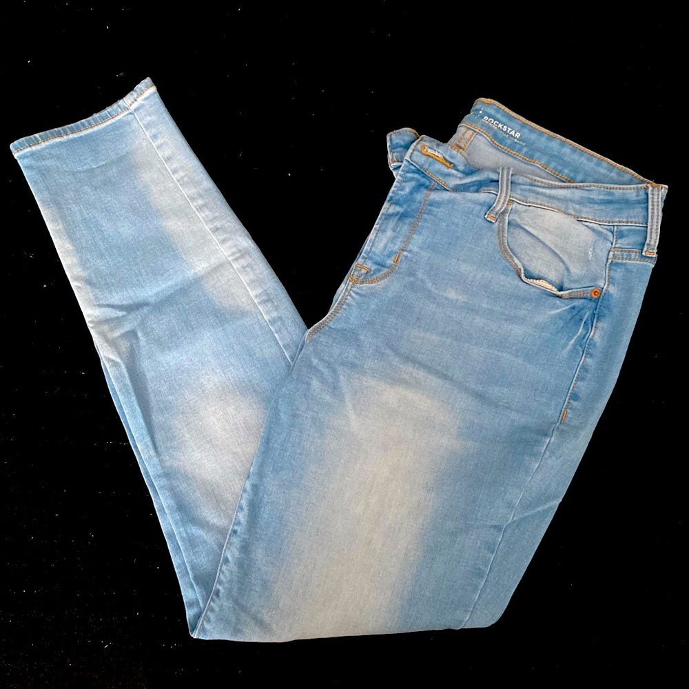 Brand: OLD NAVY ROCKSTAR MID-RISE JEANS